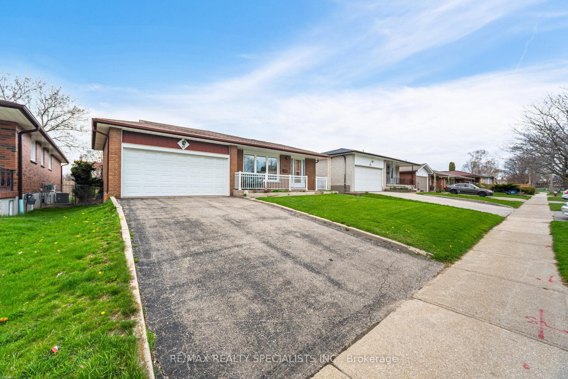 523 Silver Creek Boulevard photo 2