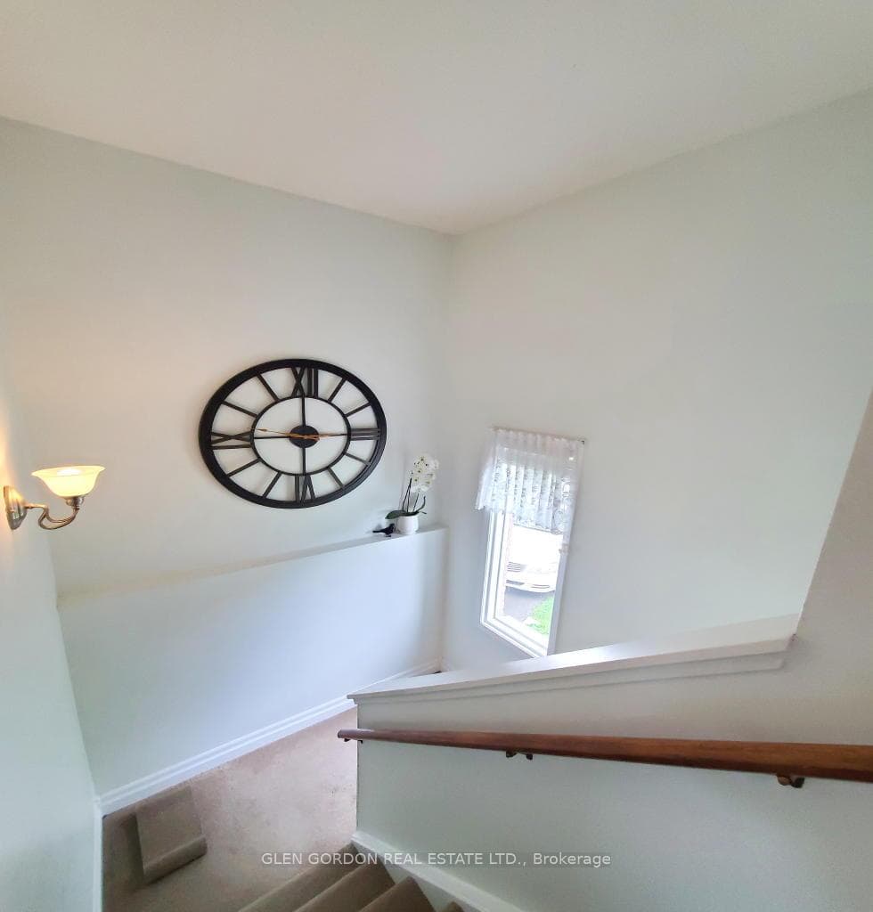 63 Caprice Crescent photo 12