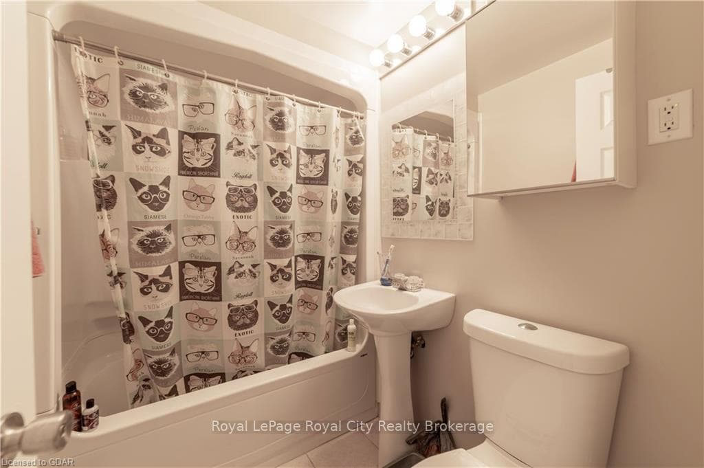 574 WILLOW Road Unit Lower photo 9