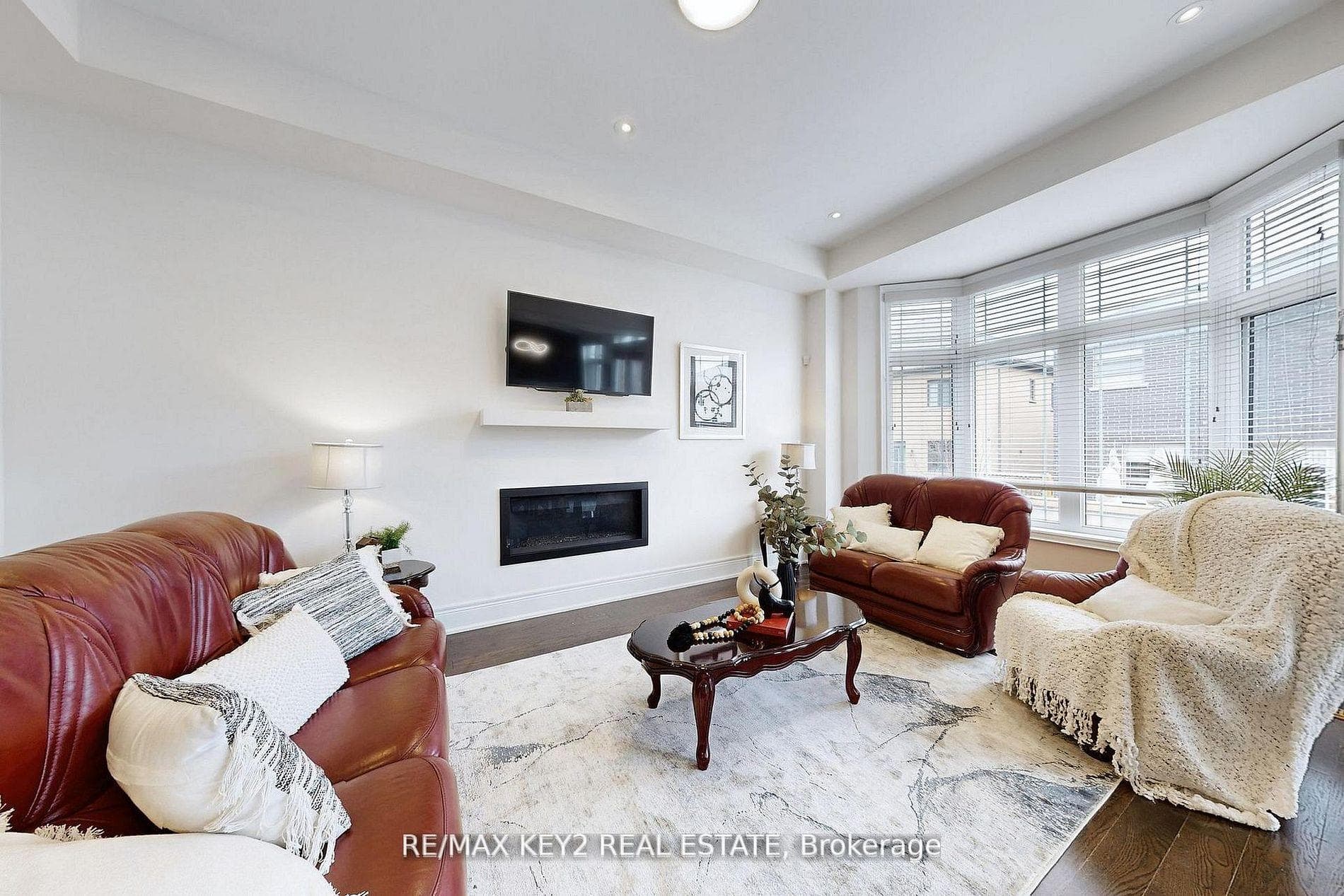 10 Lyle Way photo 6
