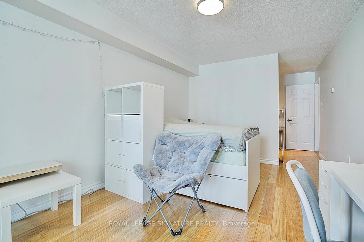 45 Carlton Street Unit 1209 photo 19