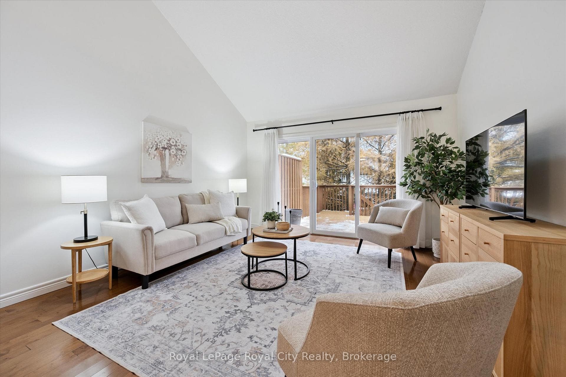 92 Schroder Crescent photo 12