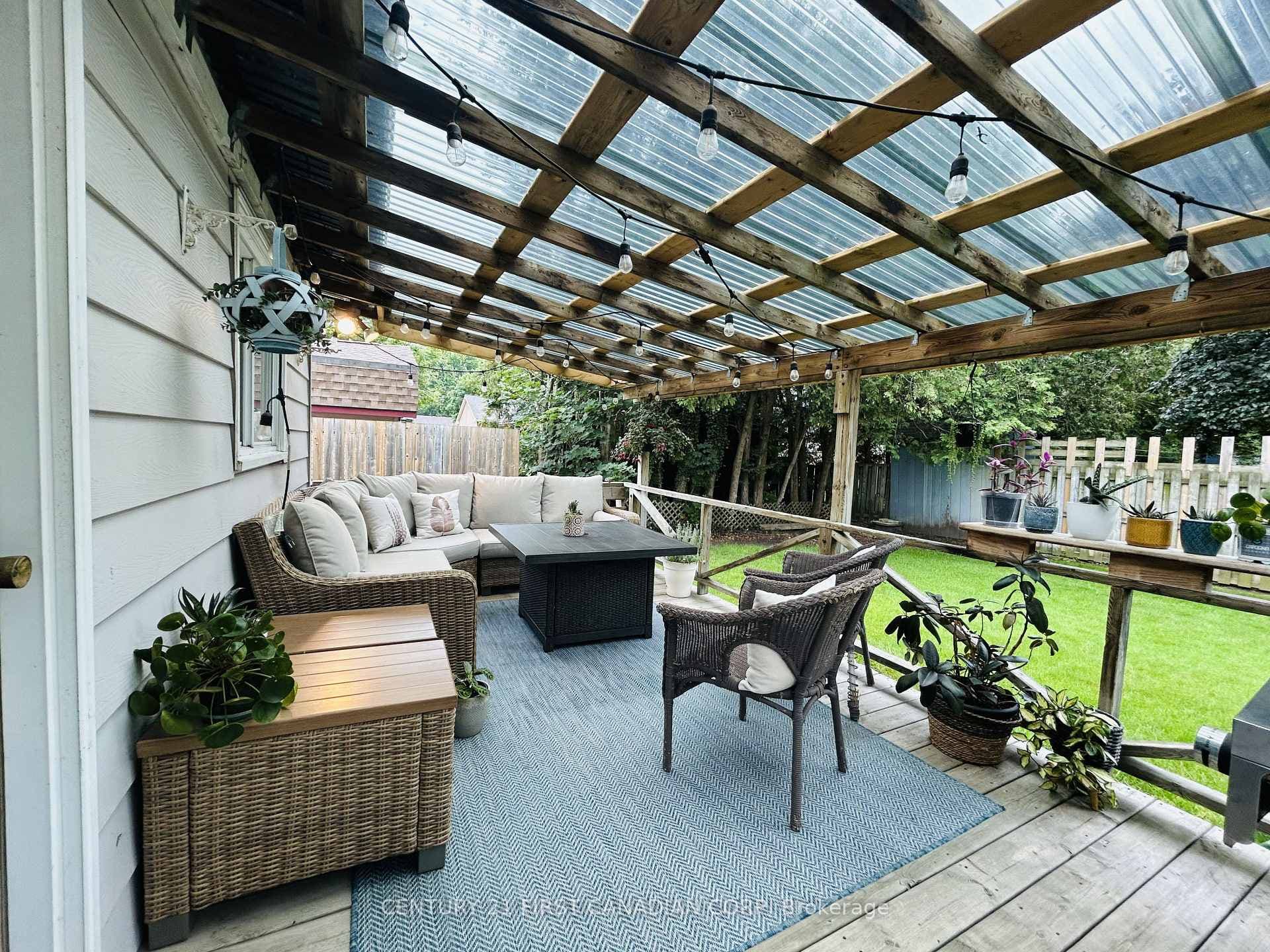 121 WELLINGTON Street photo 8