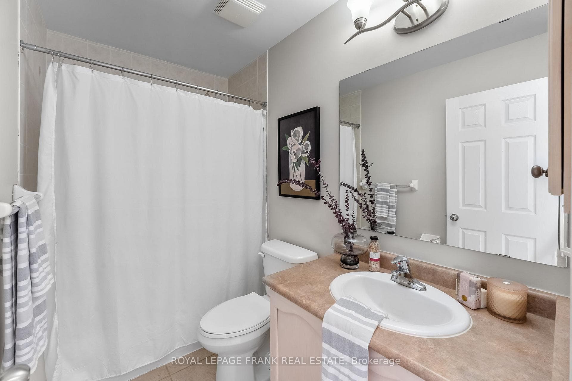 1268 Ashgrove Crescent photo 27