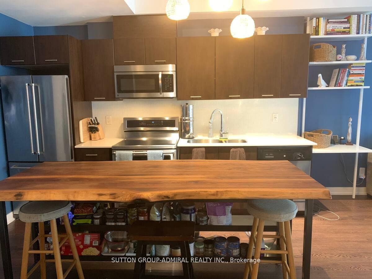 20 Bruyeres Mews Unit 217 photo 2