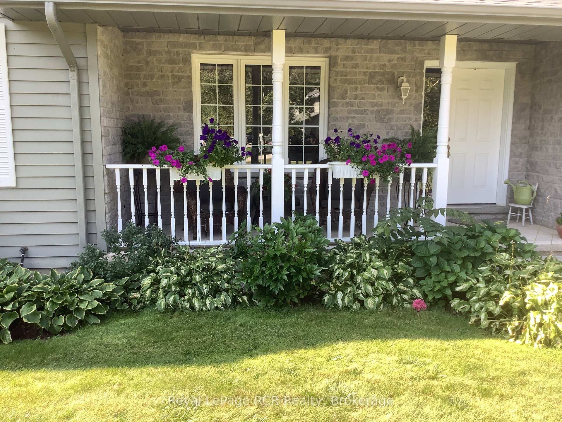 107 MAPLE RIDGE Crescent photo 45