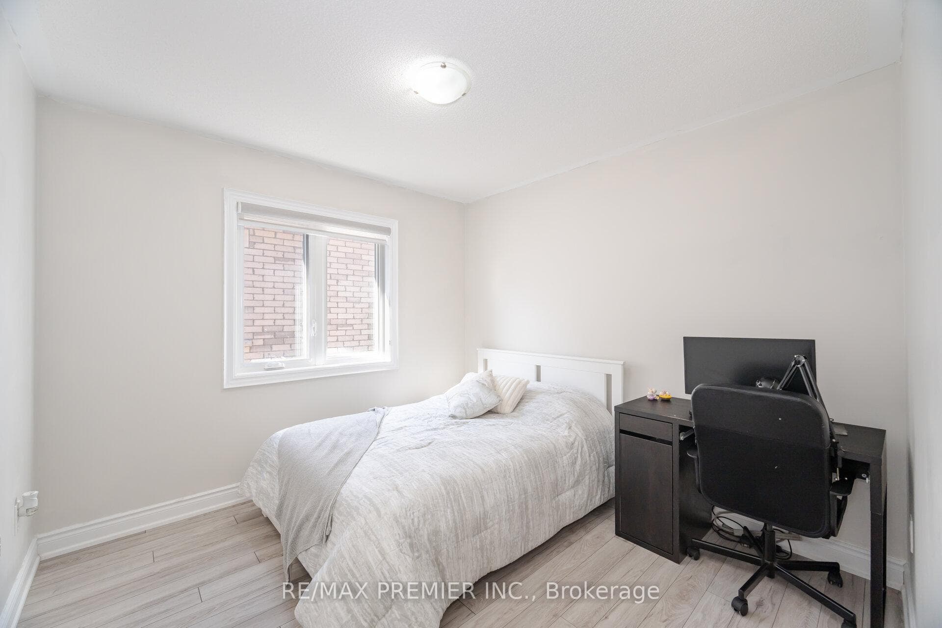 203 Sutherland Avenue photo 30