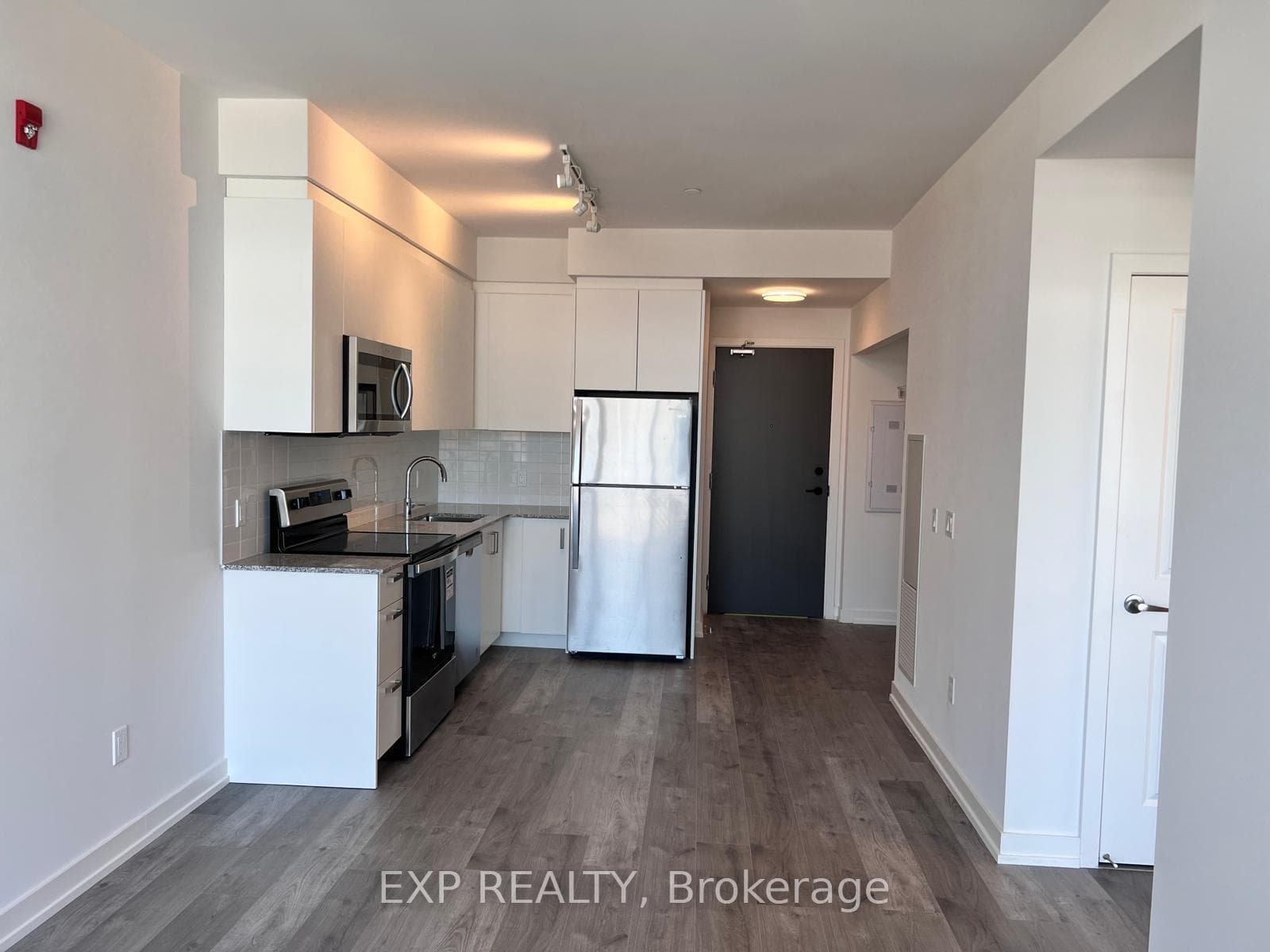 1010 Dundas Street Unit 521 photo 1