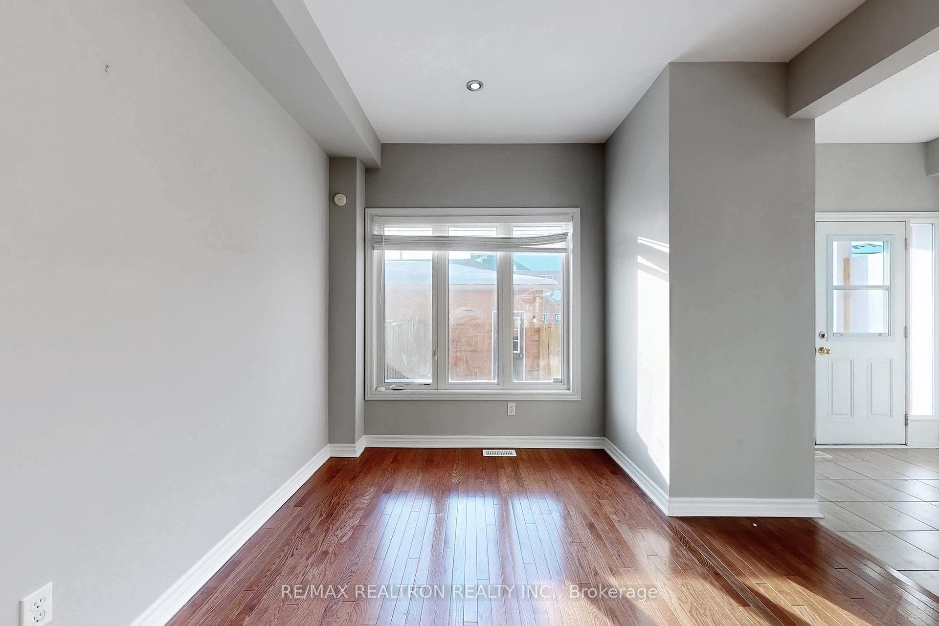 2442 Earl Grey Avenue photo 19