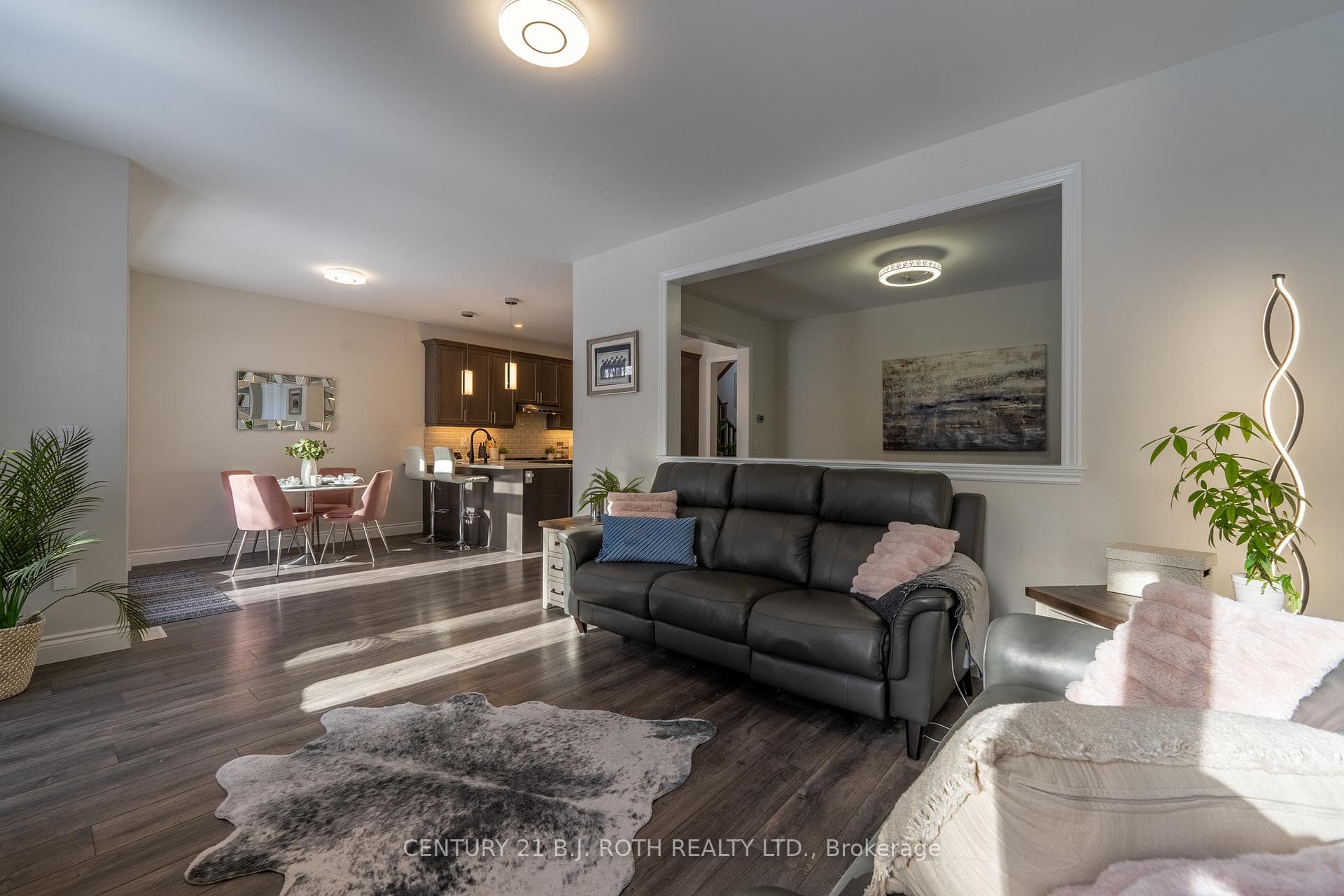 9 ft ceilings, plank flooring