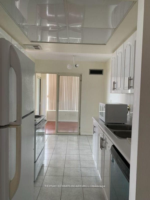 5765 Yonge Street Unit 808 photo 8