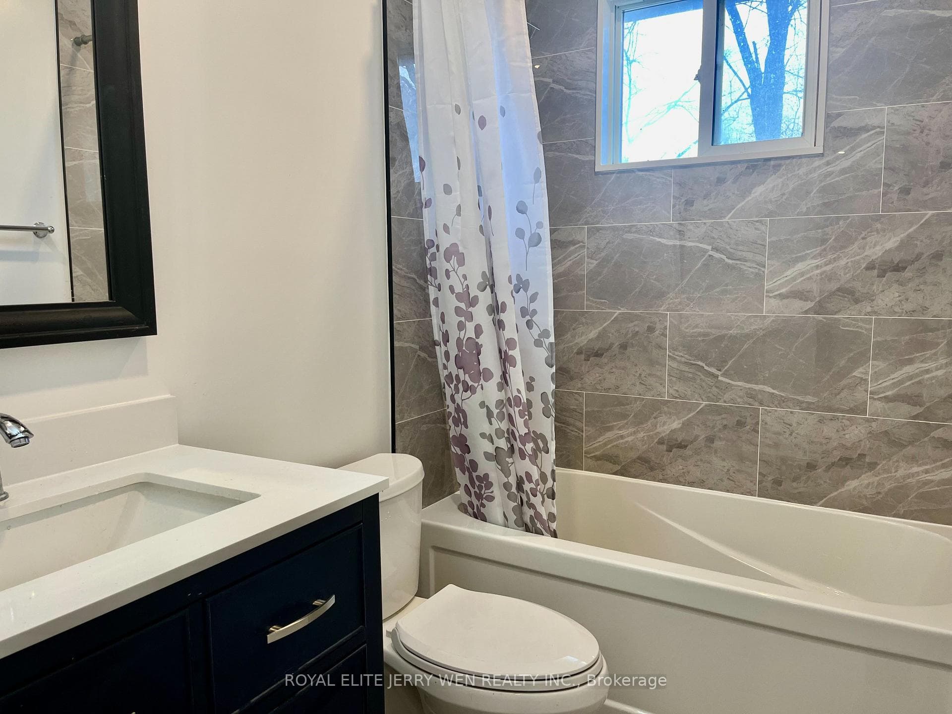 228 Silverbirch Drive Unit Upper photo 9