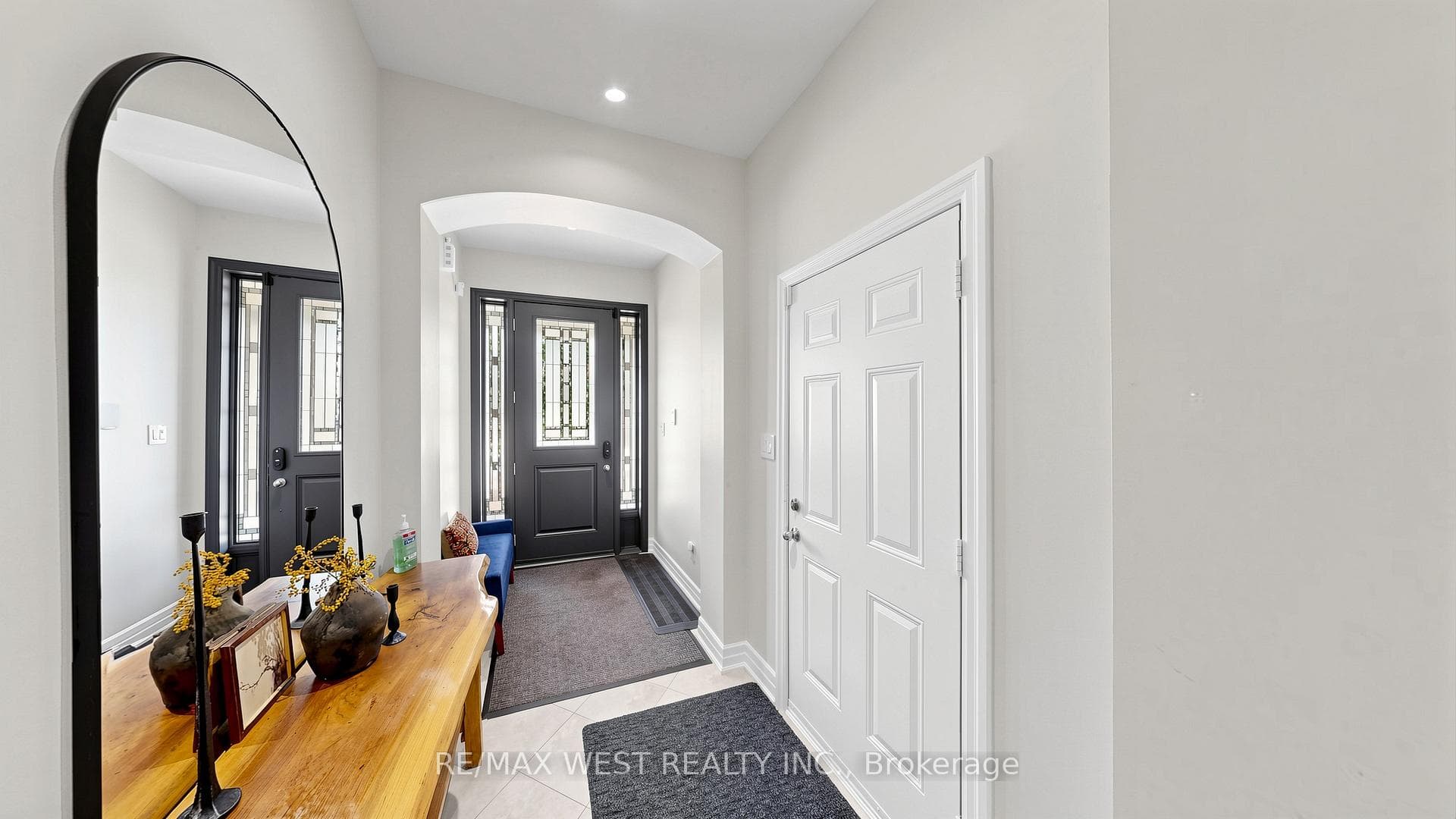 57 Alex Campbell Crescent photo 3