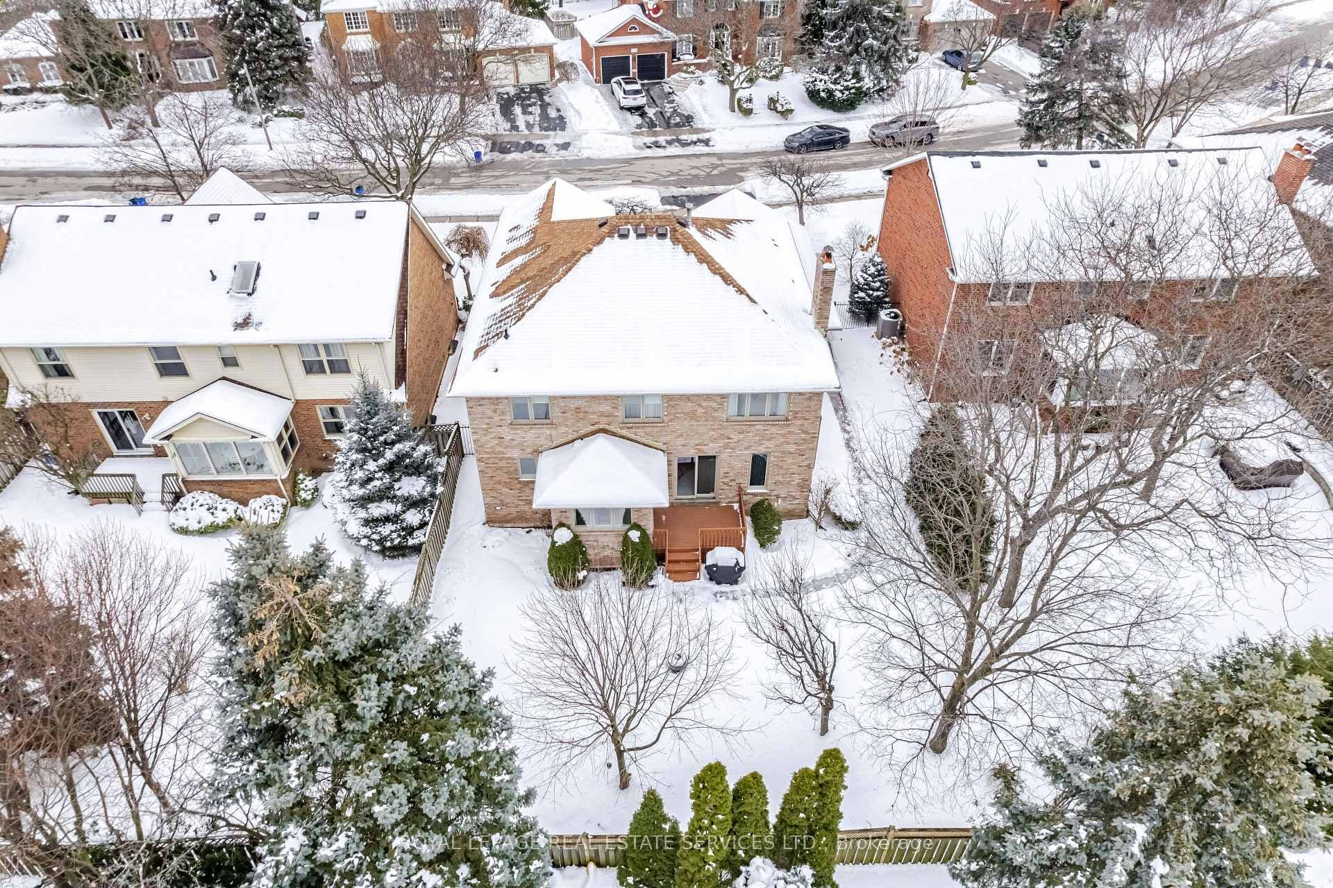 1305 Mapleridge Crescent photo 34