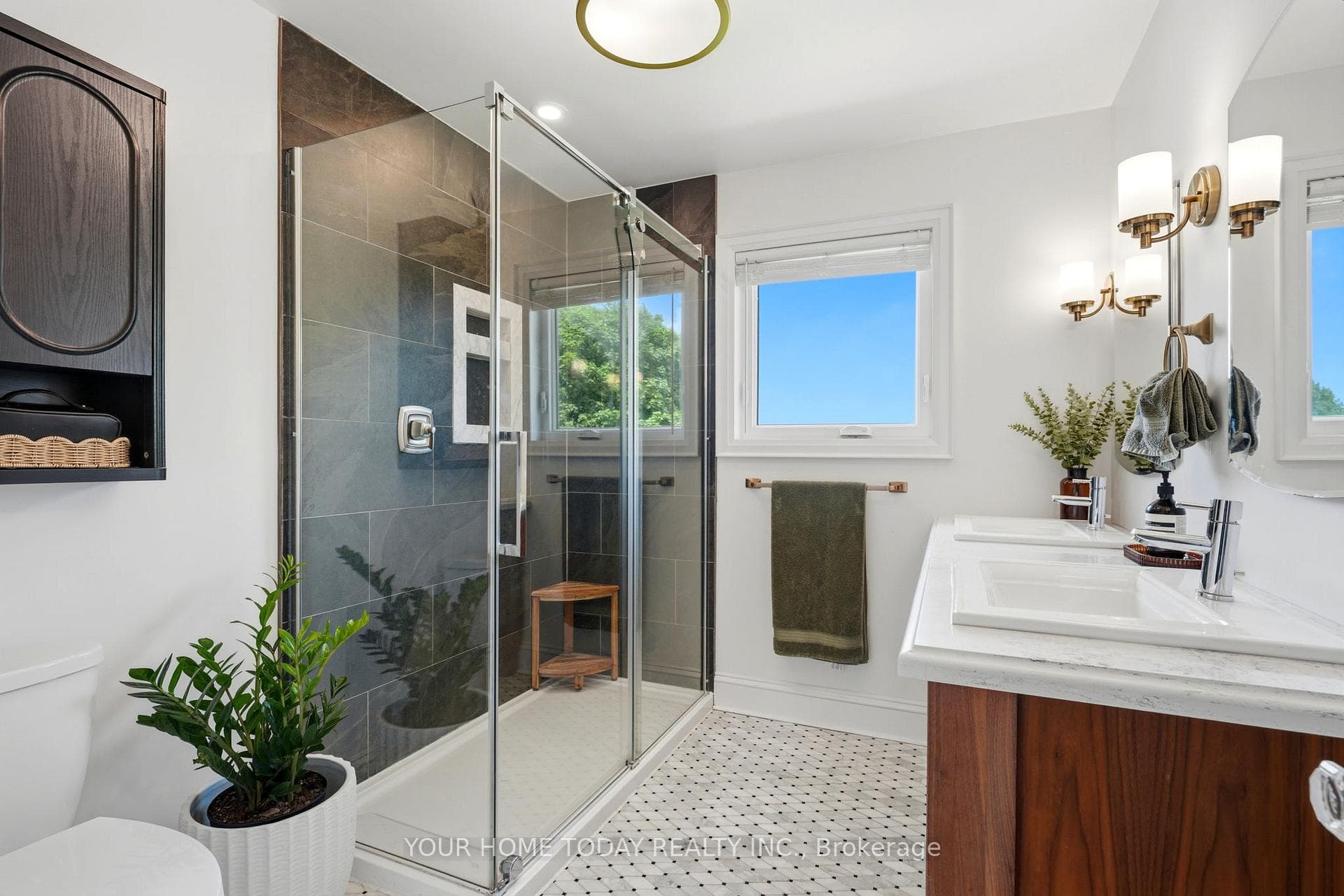 4925 Trafalgar Road photo 27