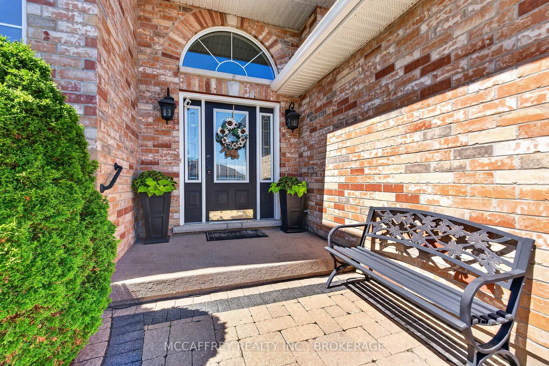 9 Hartwood Crescent photo 3