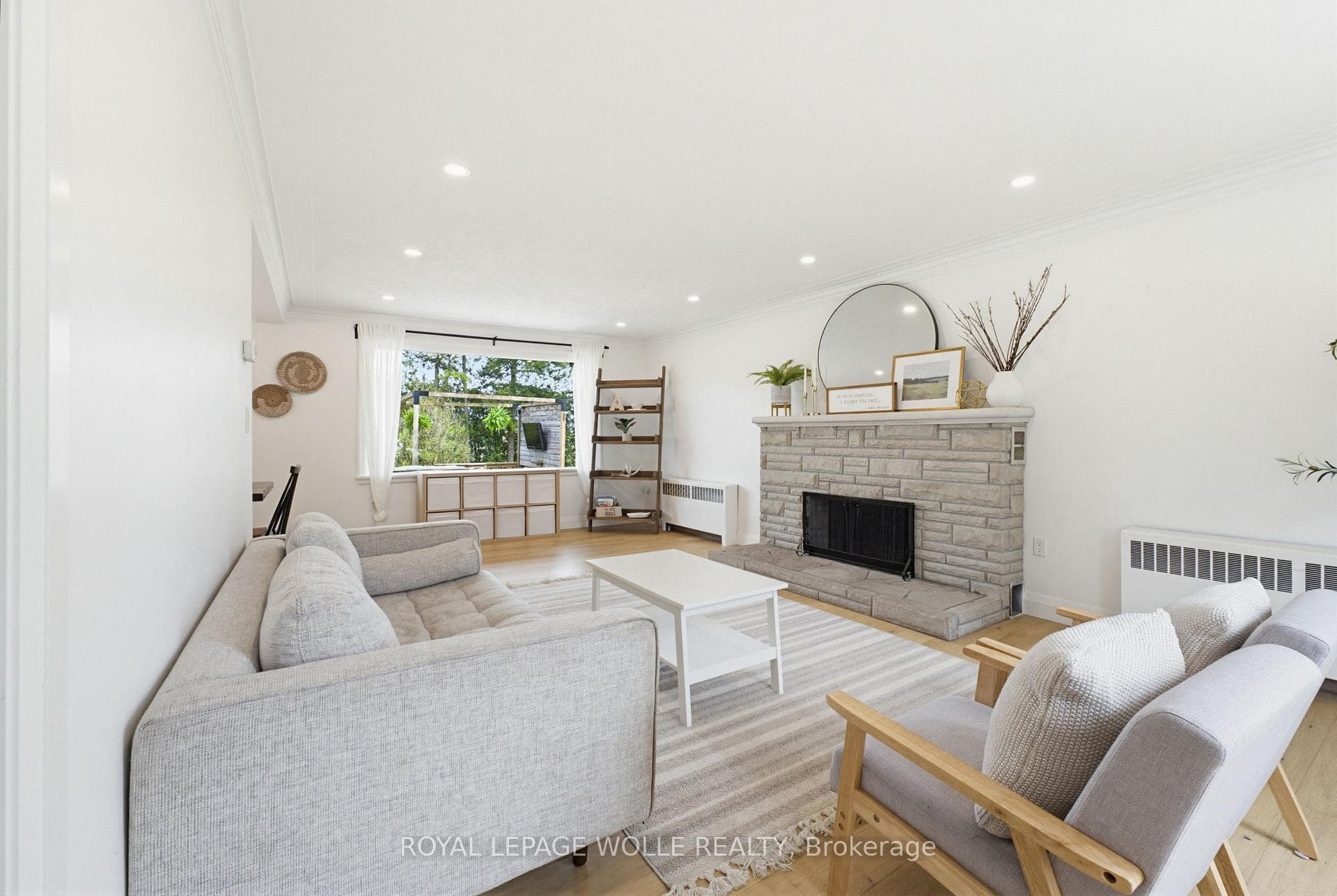3623 Nafziger Road photo 6