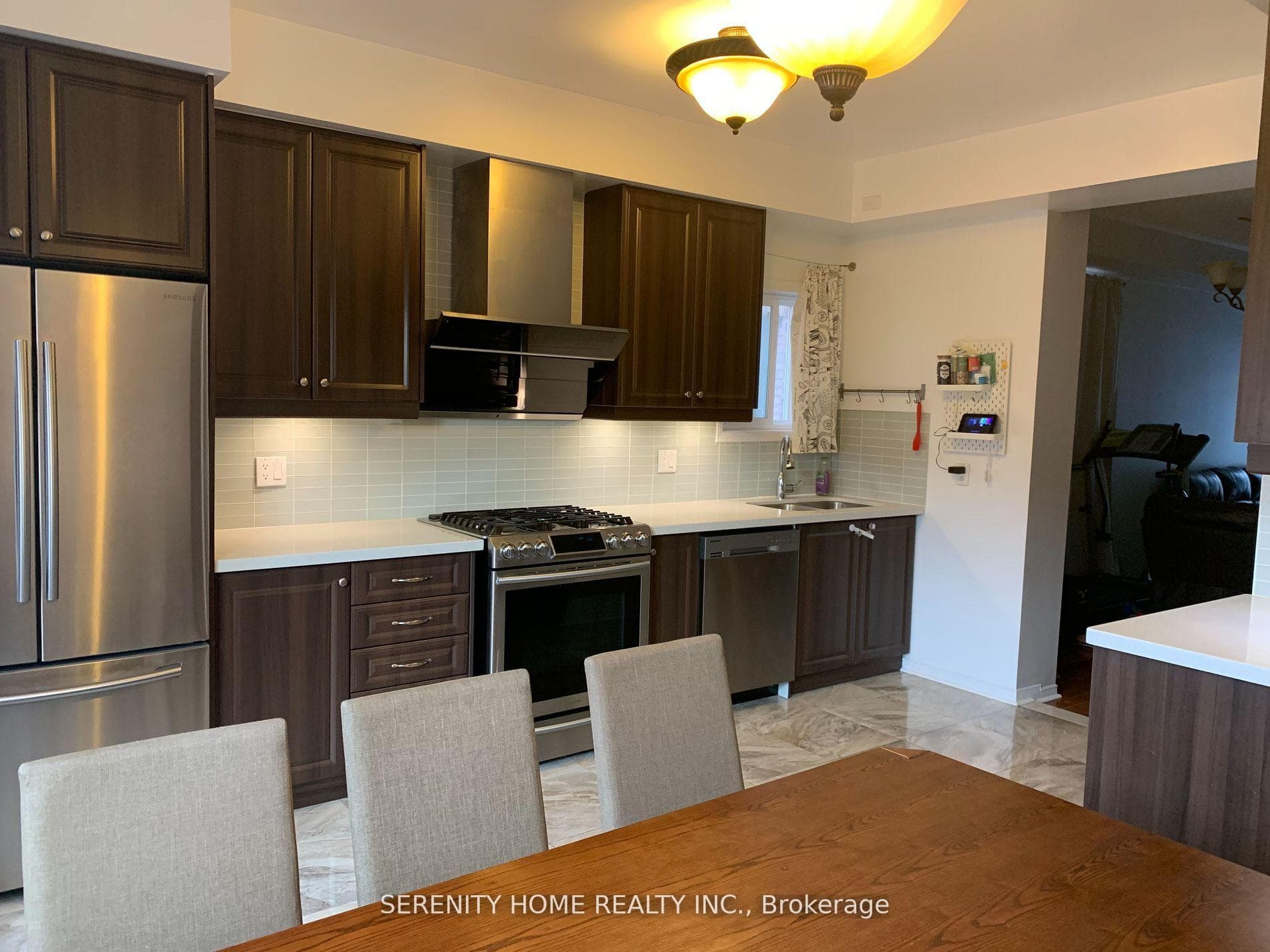 192 Bur Oak Avenue photo 2