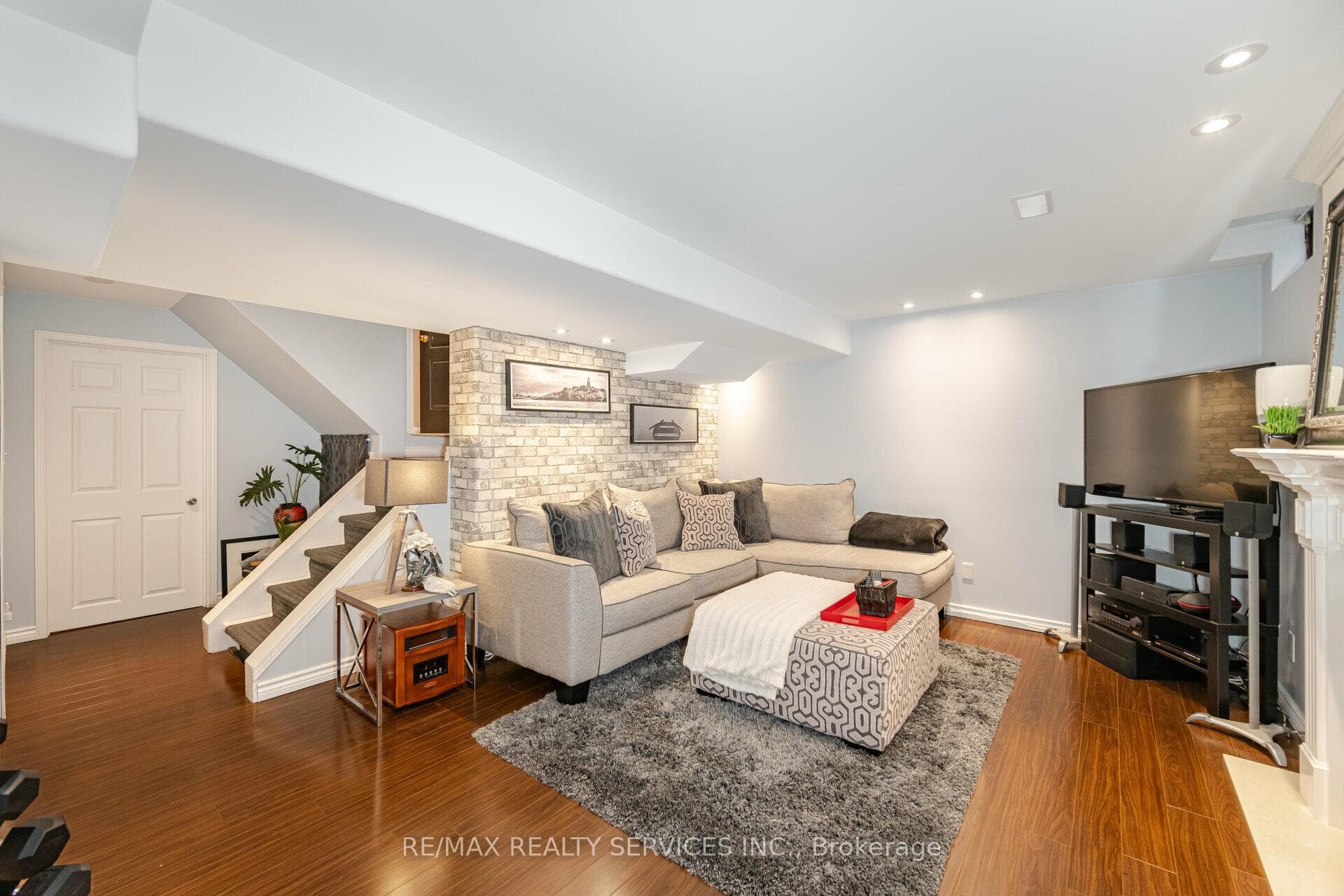 40 Thorpe Crescent photo 26