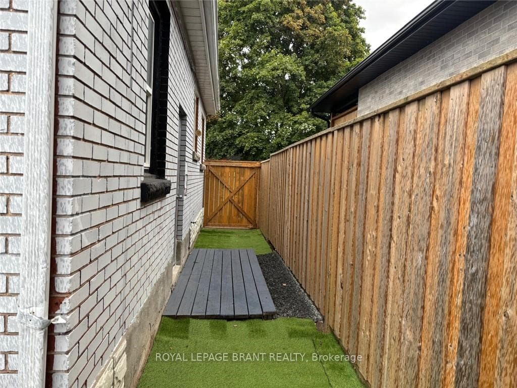 75 Tollgate Road photo 28