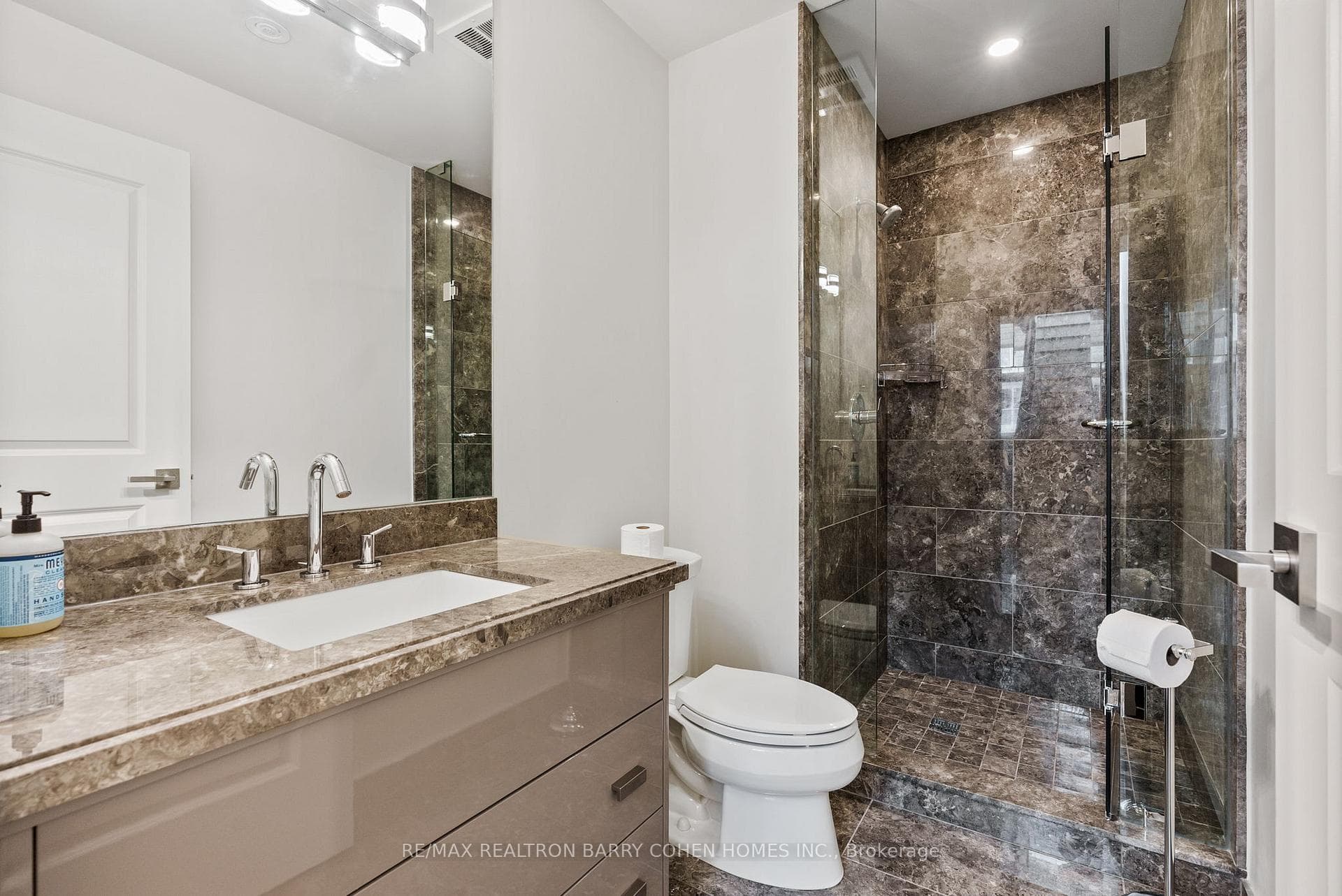 133 Pears Avenue photo 35