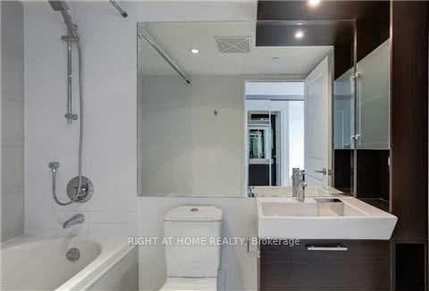 386 Yonge Street Unit 5016 photo 8