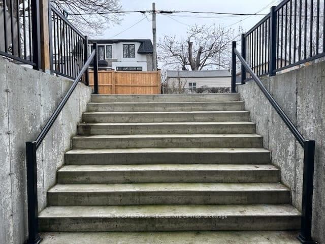 60 Sparrow Avenue photo 9