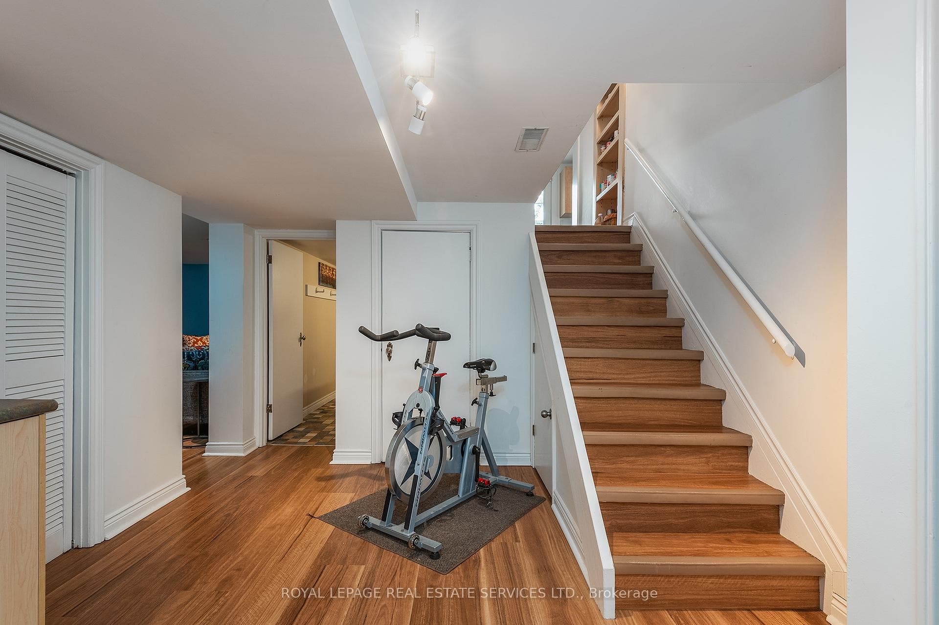 93 Meadowvale Drive photo 33