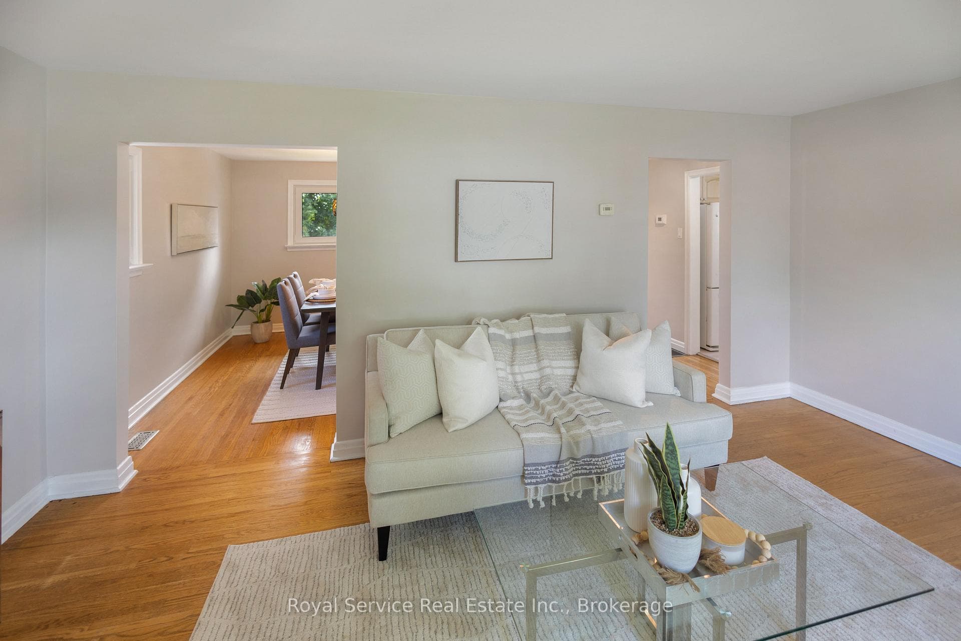 558 Burnham Street photo 12
