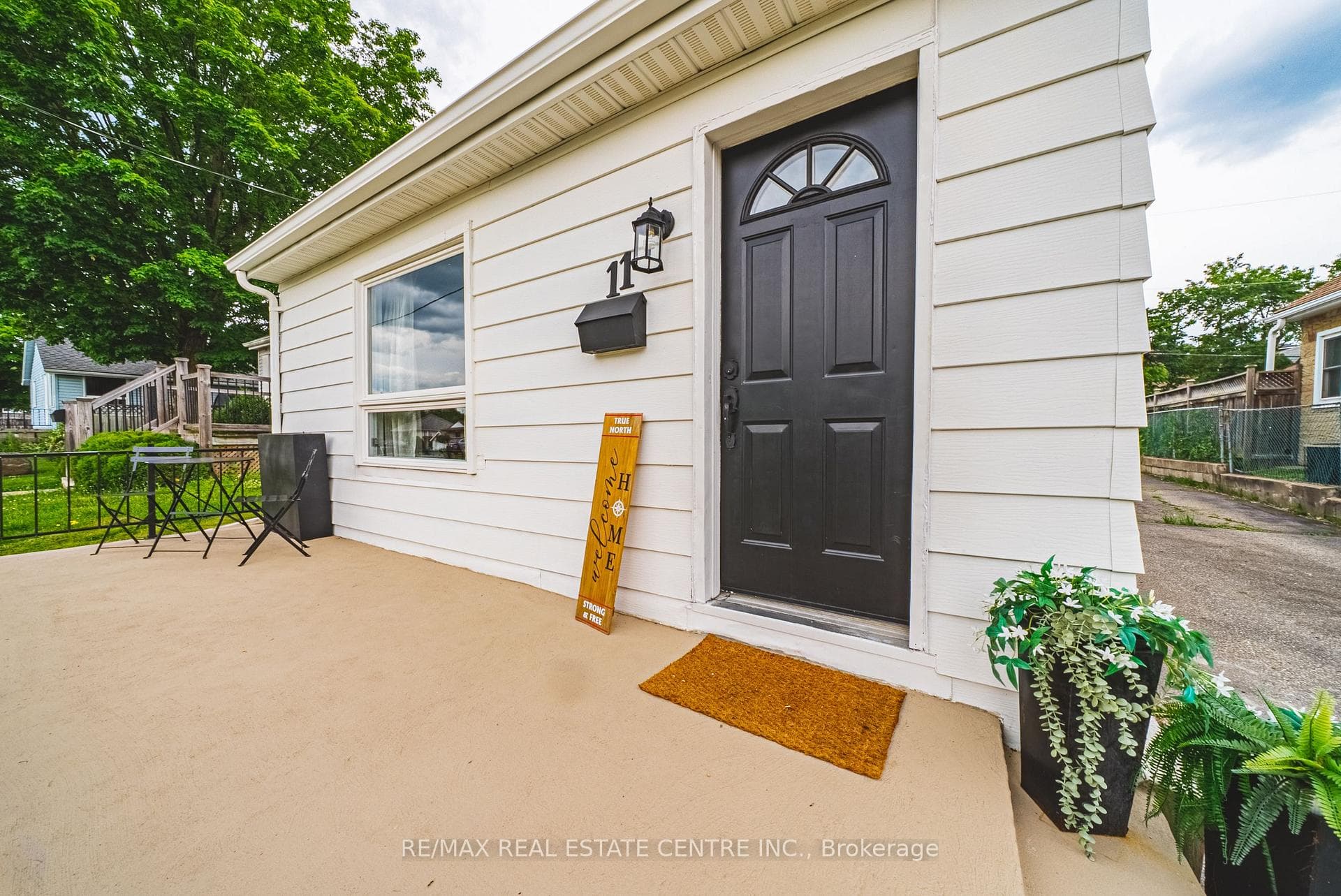 11 Broadview Crescent photo 1