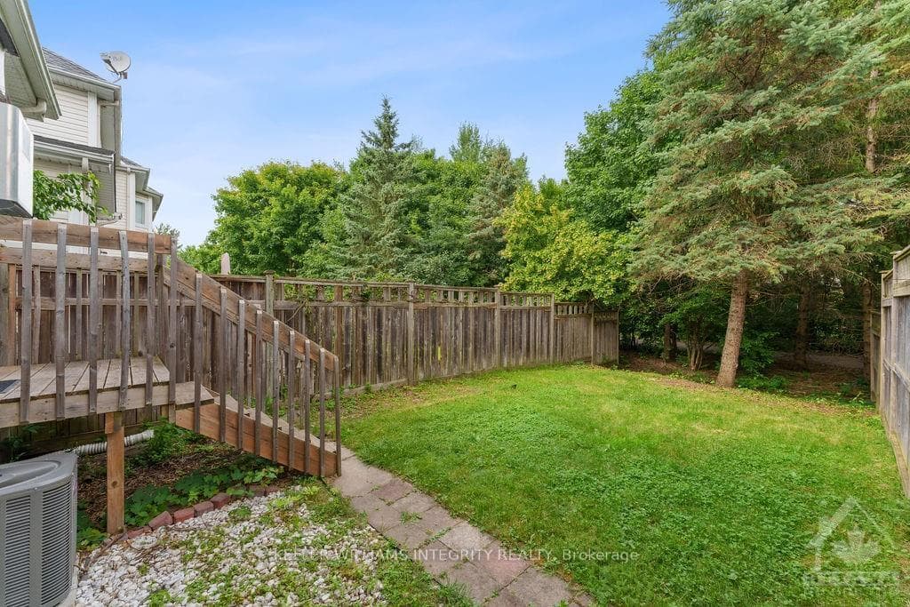 71 HEMLO Crescent photo 26
