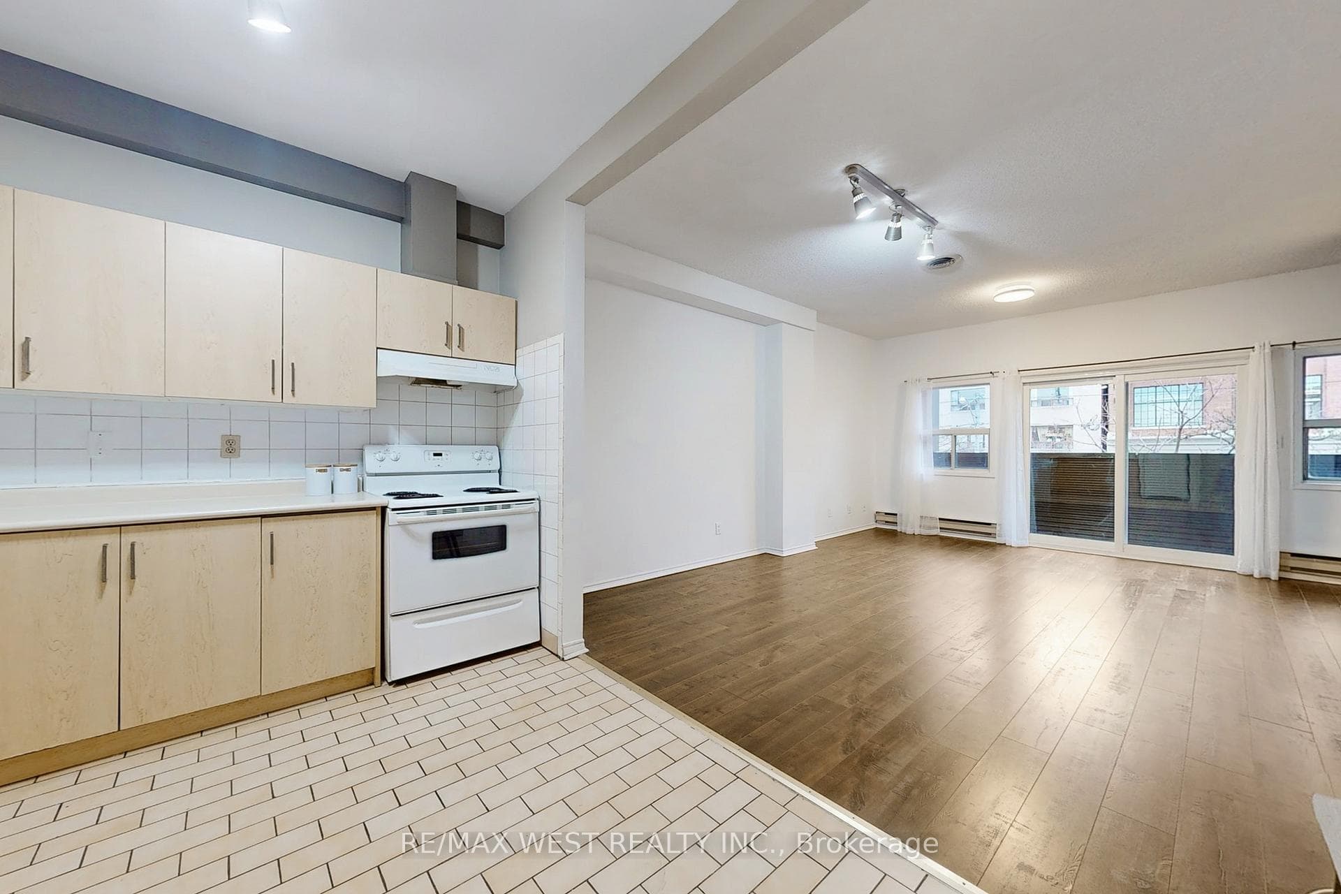 536 College Street Unit A photo 6