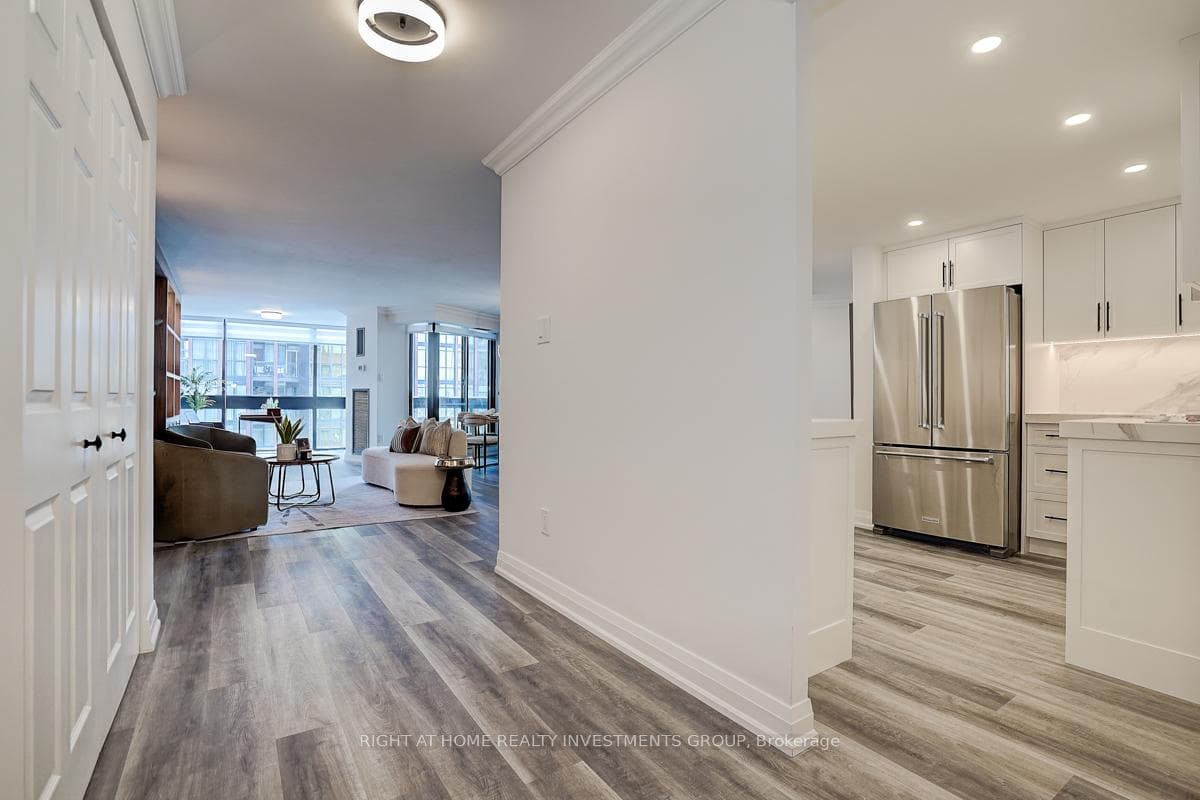 15 McMurrich Street Unit 1202 photo 10