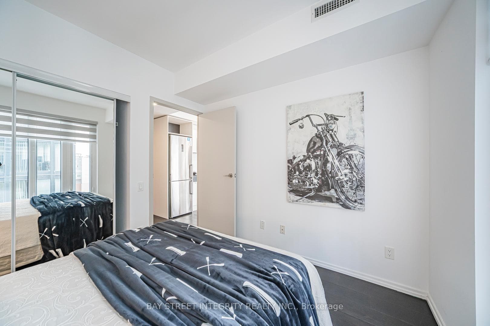 68 Shuter Street Unit 2505 photo 27