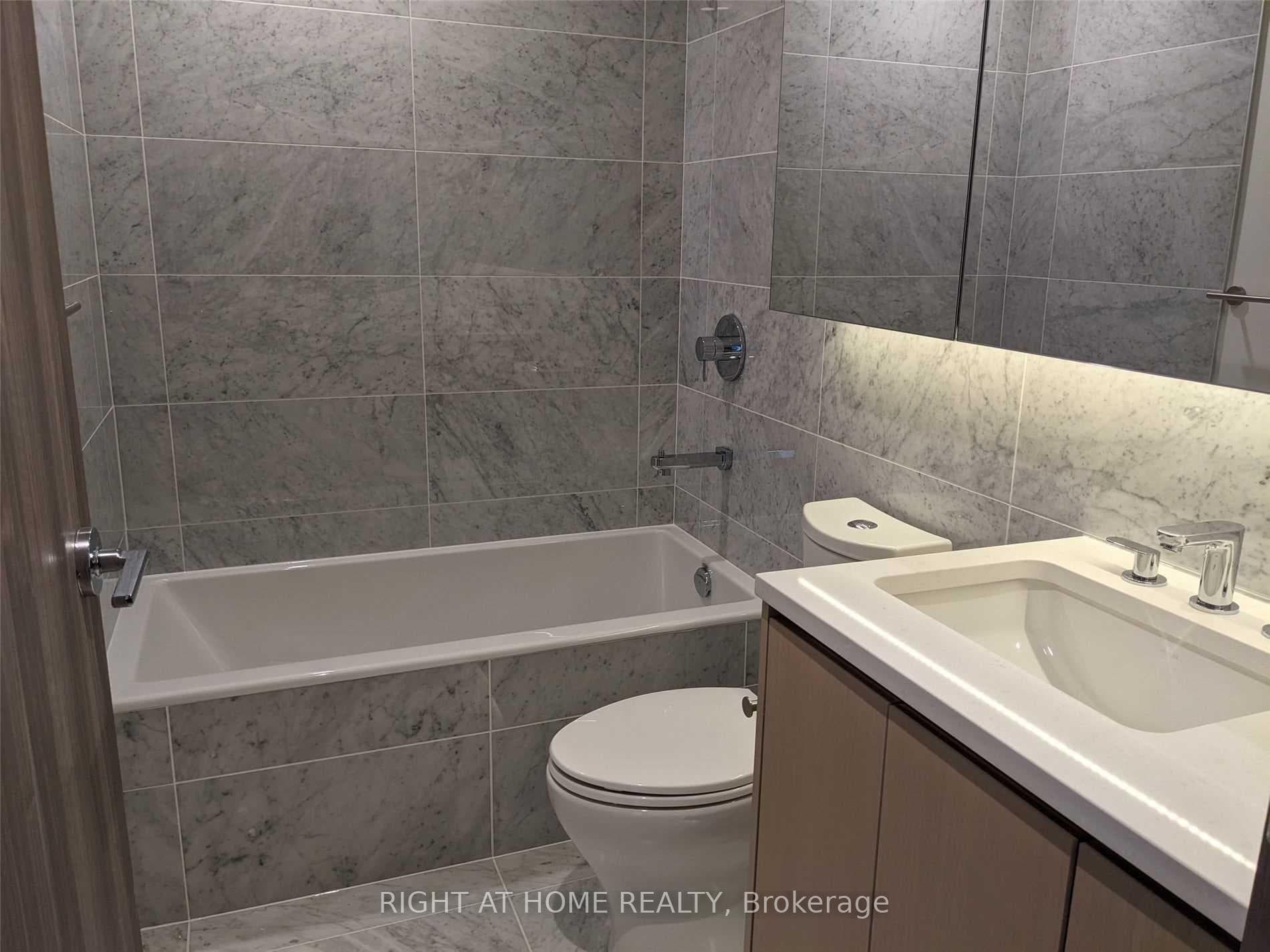 95 Mcmahon Drive Unit 701 photo 9