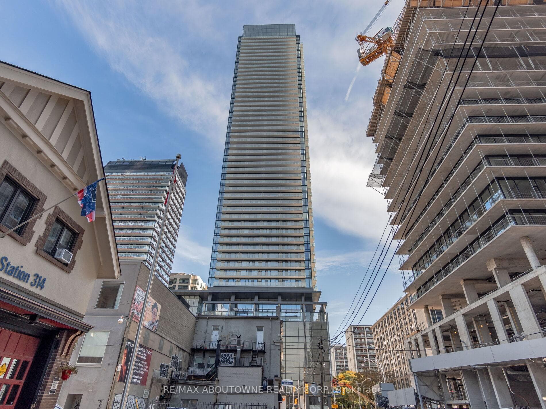 501 Yonge Street Unit 3001 photo 2
