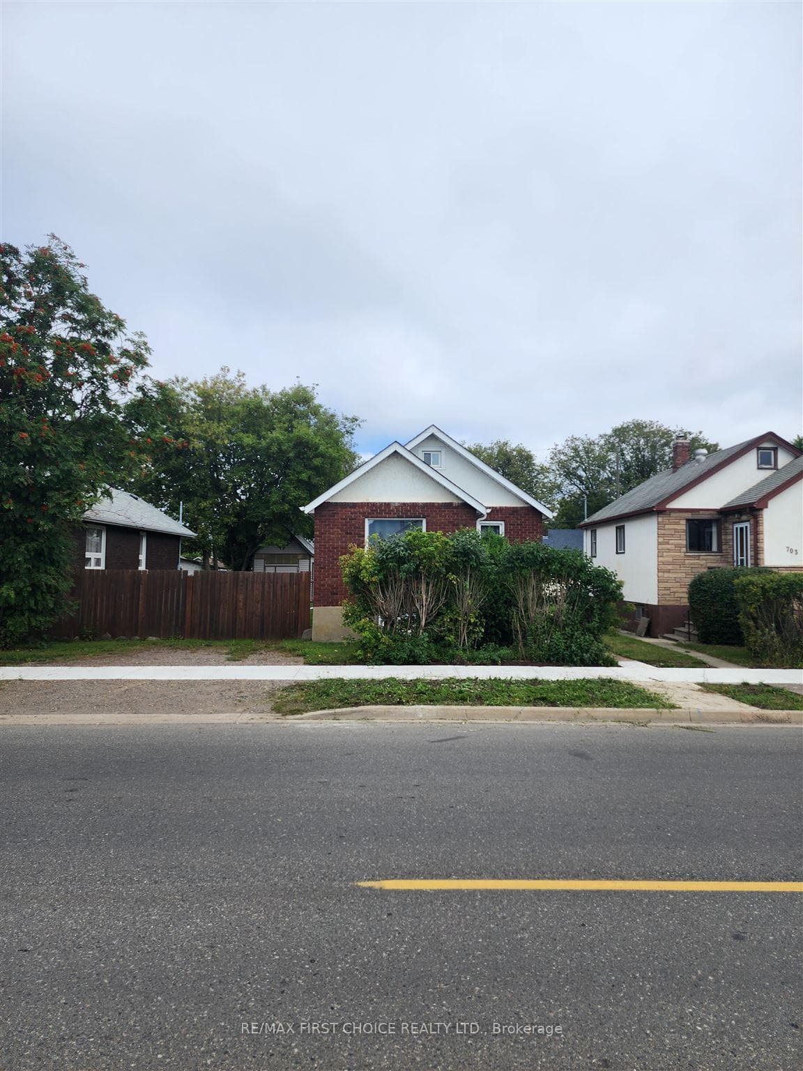 705 Frederica Street photo 3