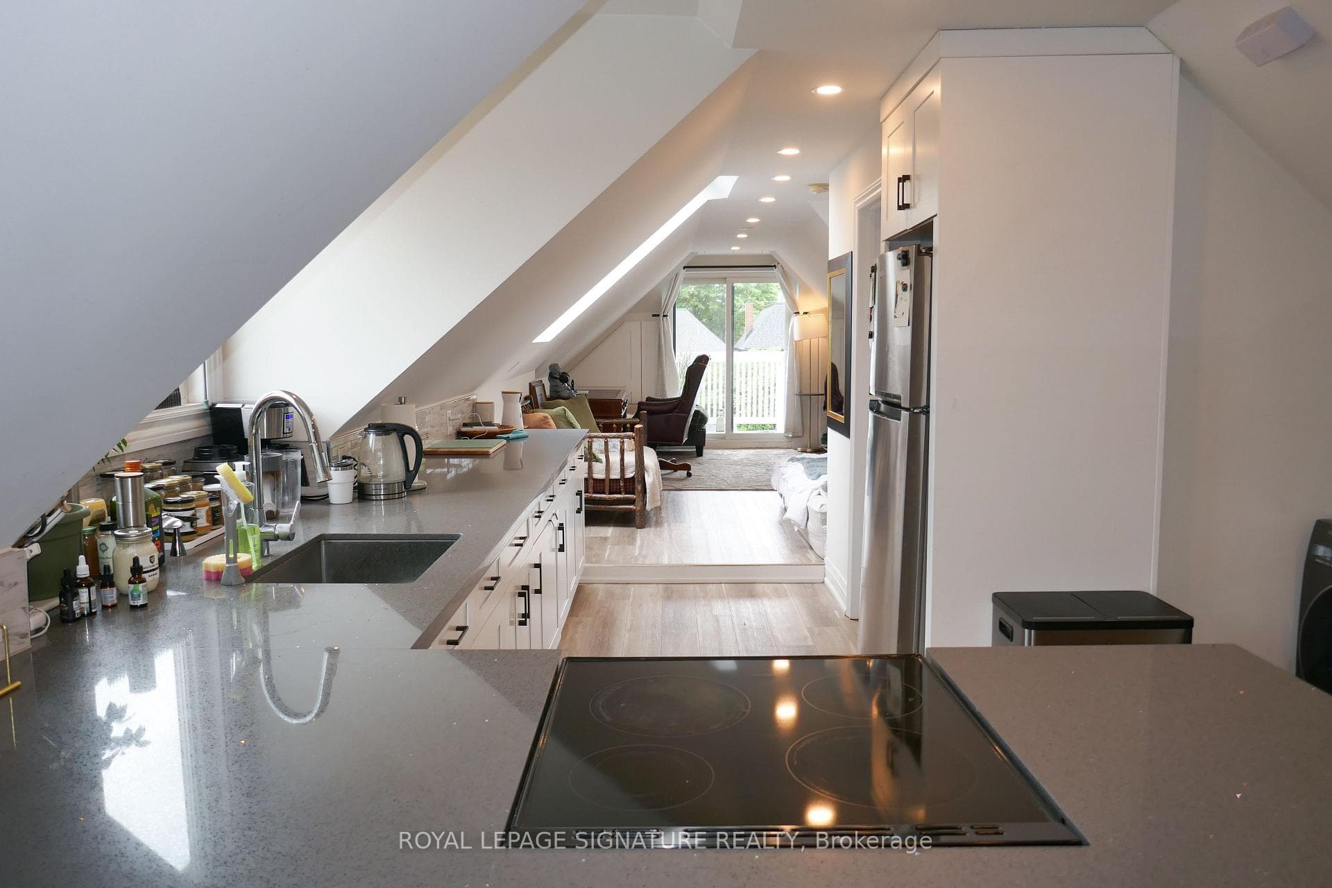 150 Lansdowne Avenue Unit 4 photo 5