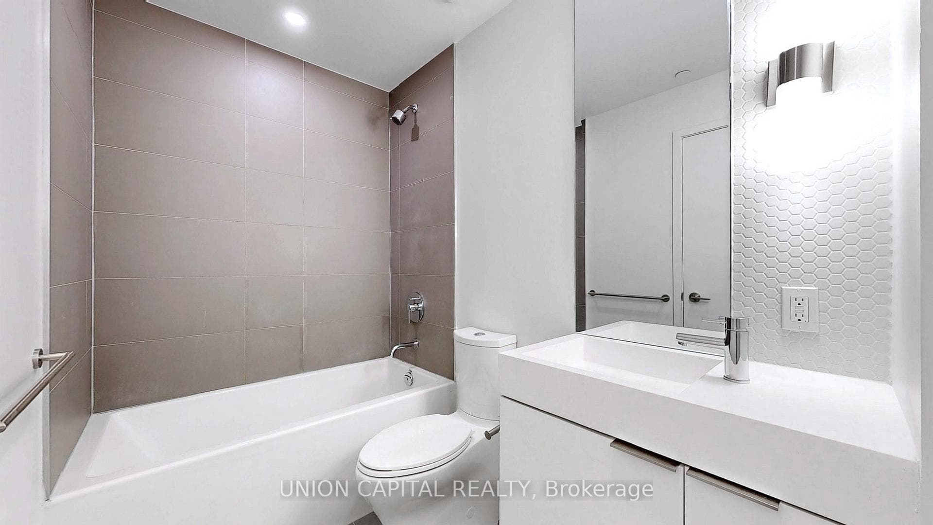 33 Helendale Avenue Unit 1013 photo 7