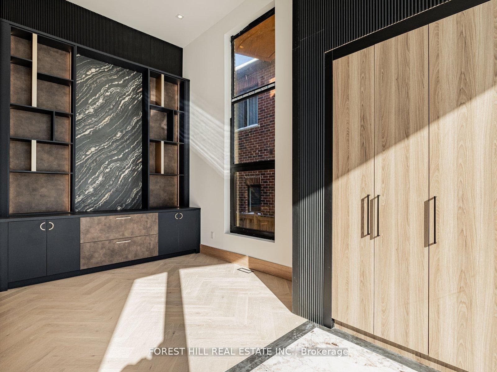 492 Hounslow Avenue photo 3