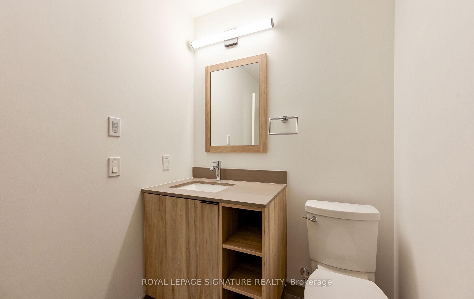 1037 The Queensway N/A Unit 707 photo 30