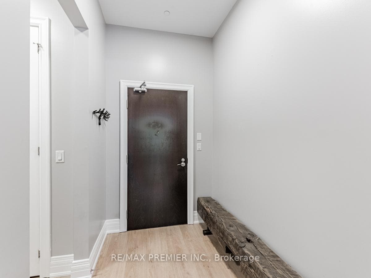 80 Burns Boulevard Unit 102 photo 3
