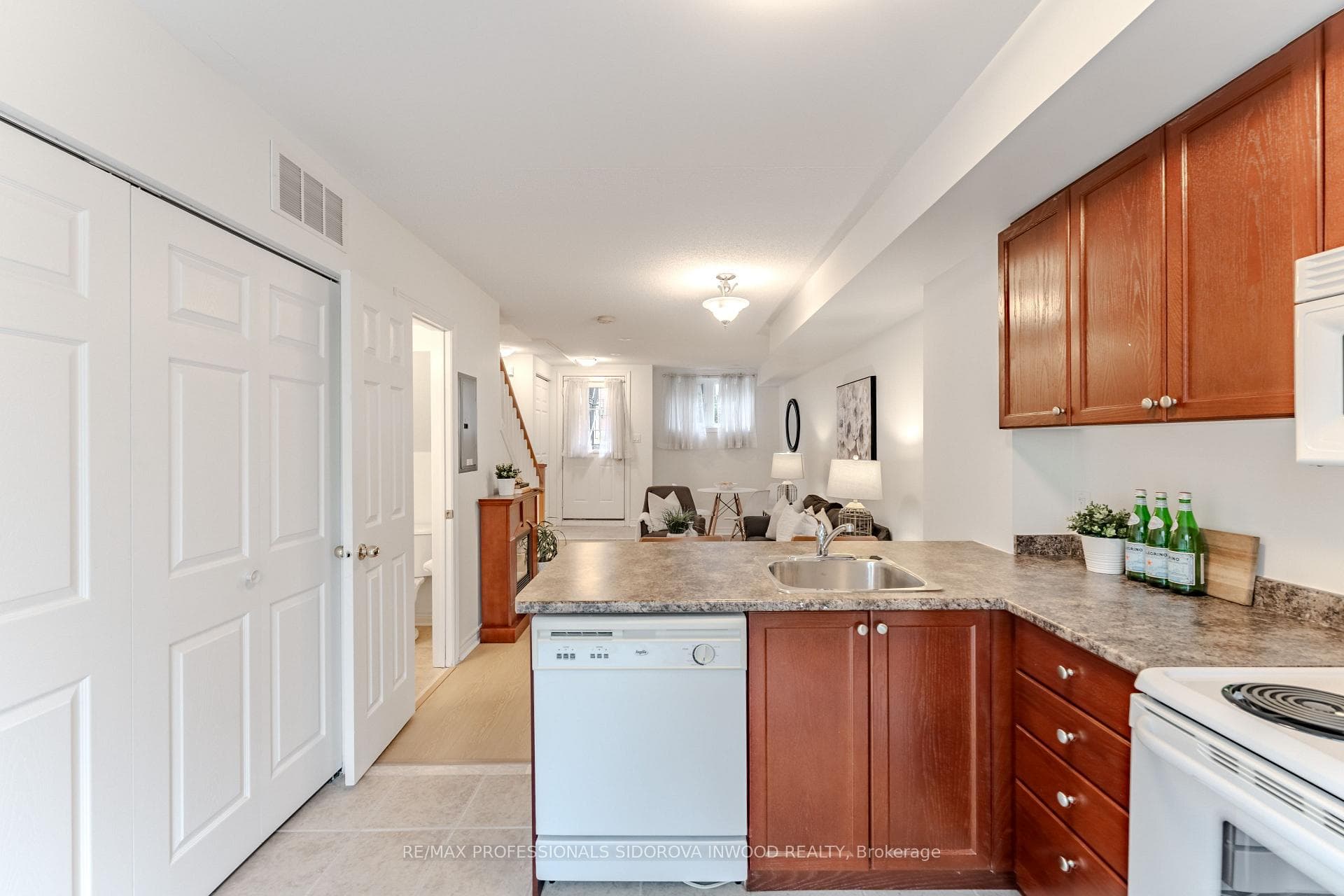 870 Jane Street Unit 117 photo 10
