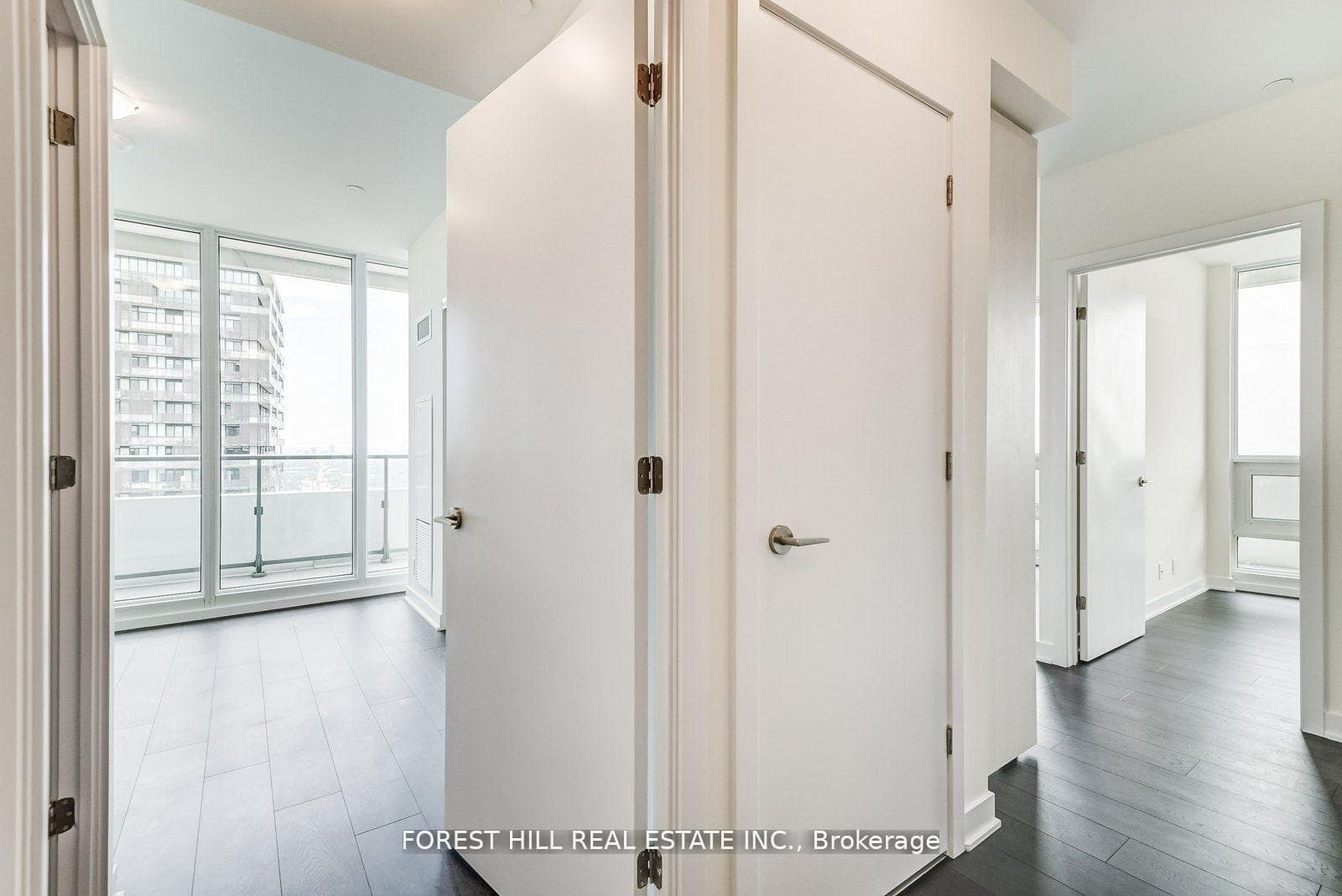 2221 Yonge Street Unit 5602 photo 5