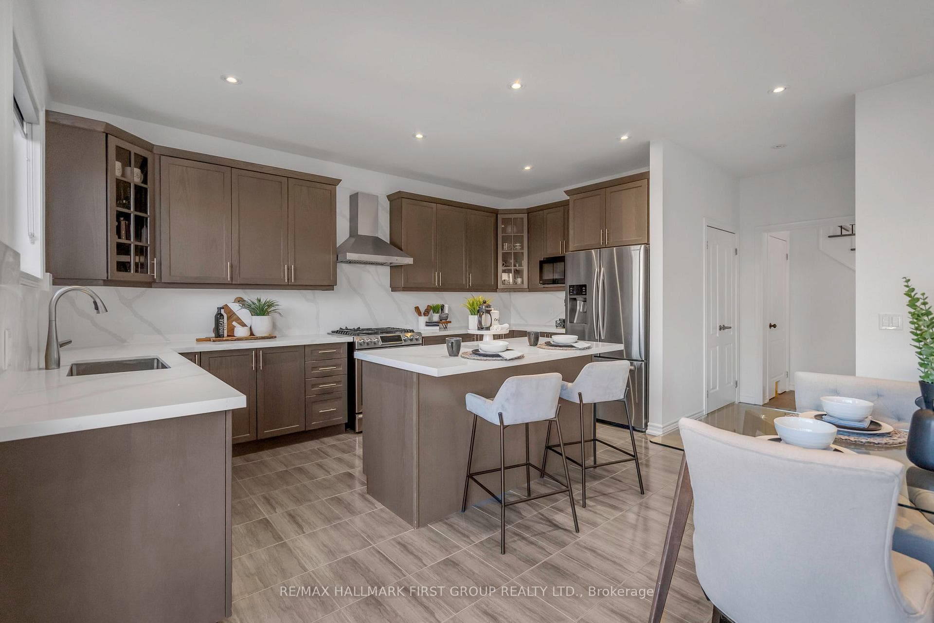 2363 Dobbinton Street photo 11