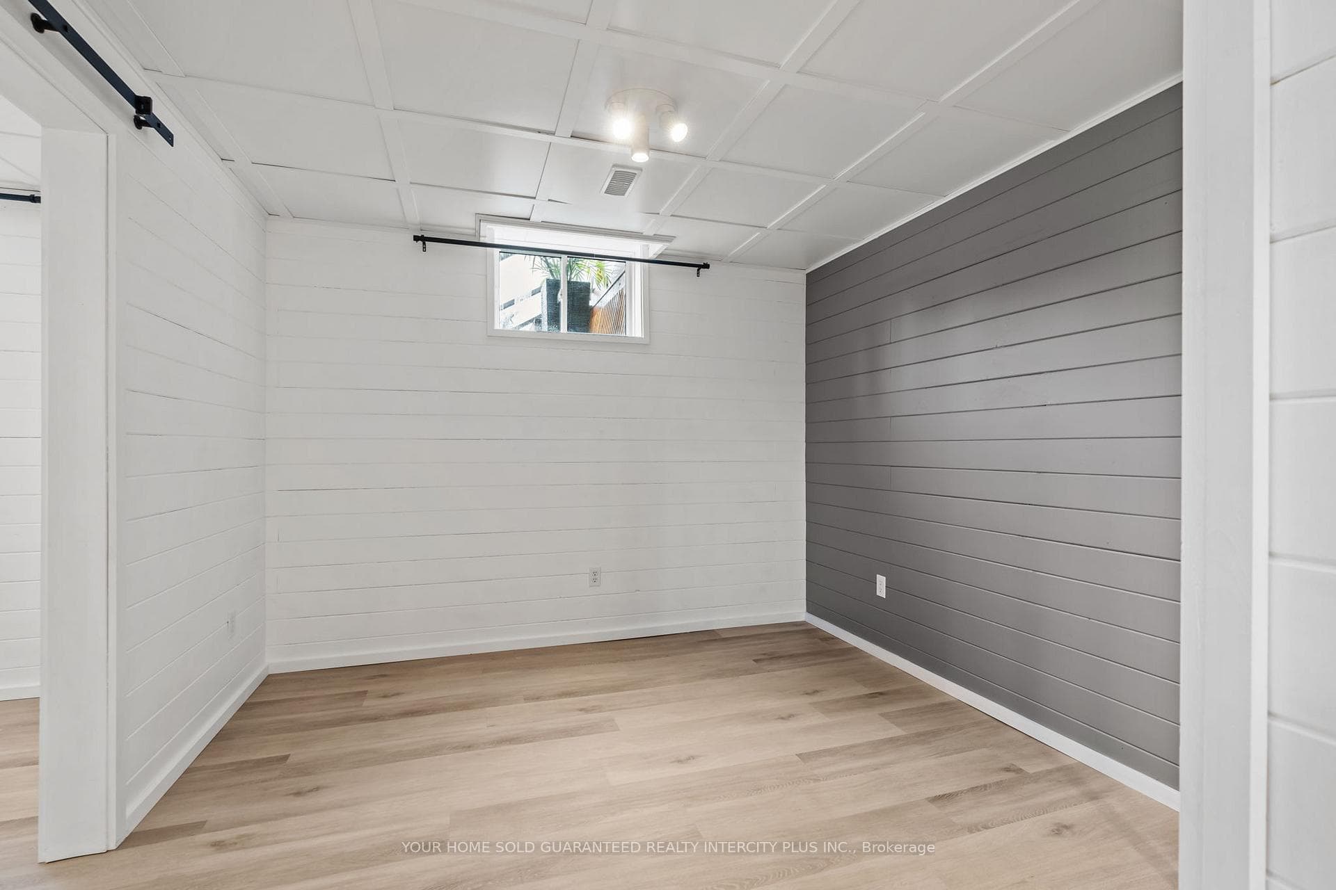 2061 Webster Boulevard photo 34