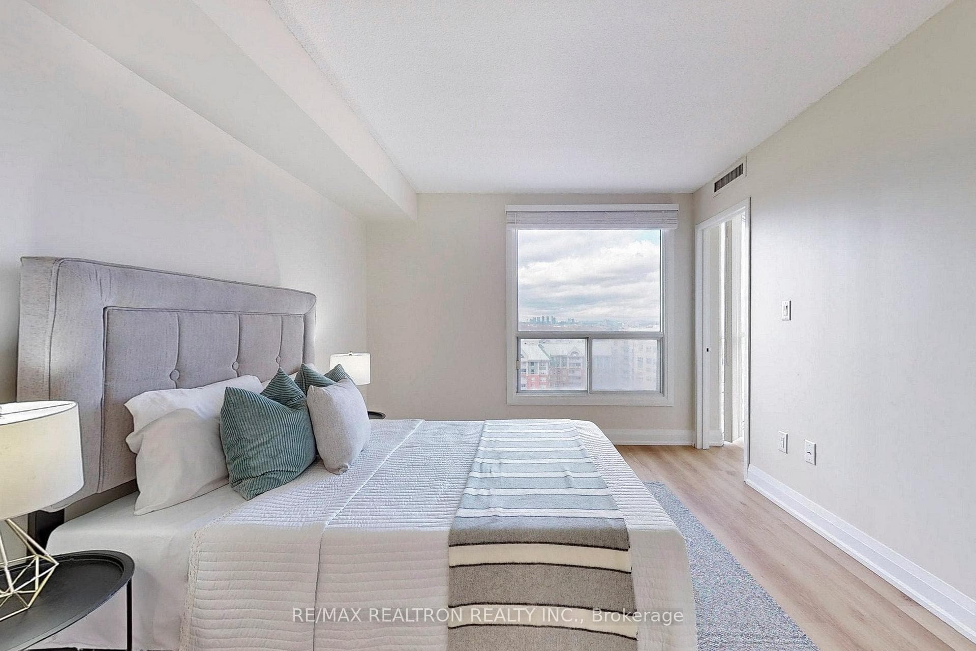 5 Concorde Place Unit 1307 photo 27