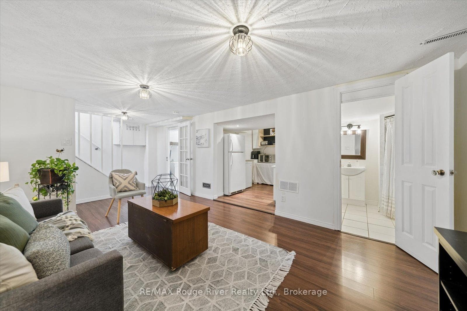 702 Gilbert Street photo 36