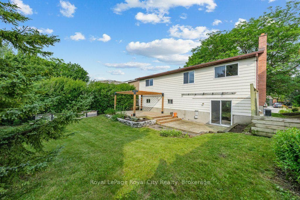18 Springdale Boulevard photo 40