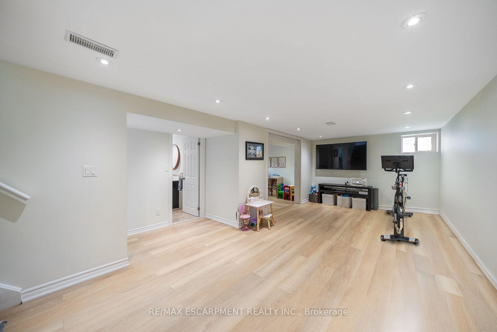 134 Fairwood Place photo 32
